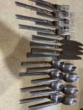 ROYAL DOULTON 18/10 FLATWARE STAINLESS Assorted 20 PCS Svc For 4